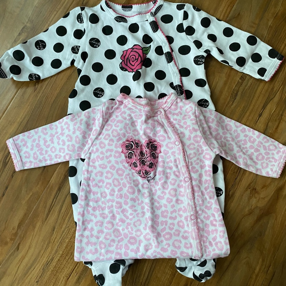 Betsey Johnson Foot pajamas pack of two
